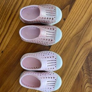 Size 5 Toddler Natives… Shell pink and glittery pink!